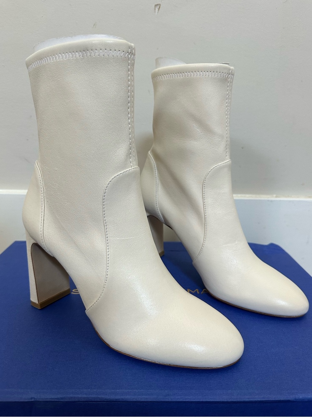 NEW Stuart Weitzman Babette 85 mm Cream Bootie Womens 7.5 EU38 MSRP $650